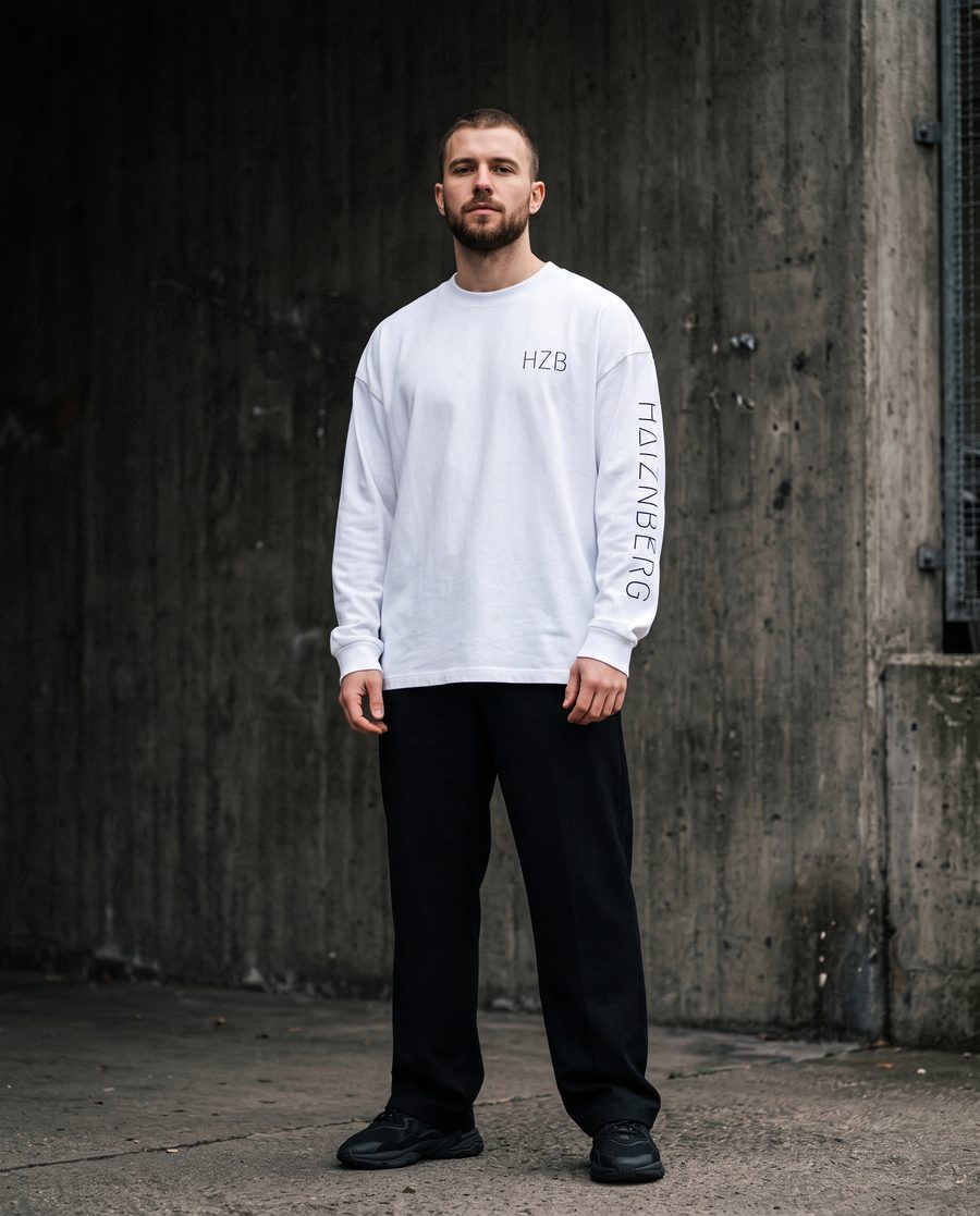 Model im weißen HAIZNBERG Longsleeve
